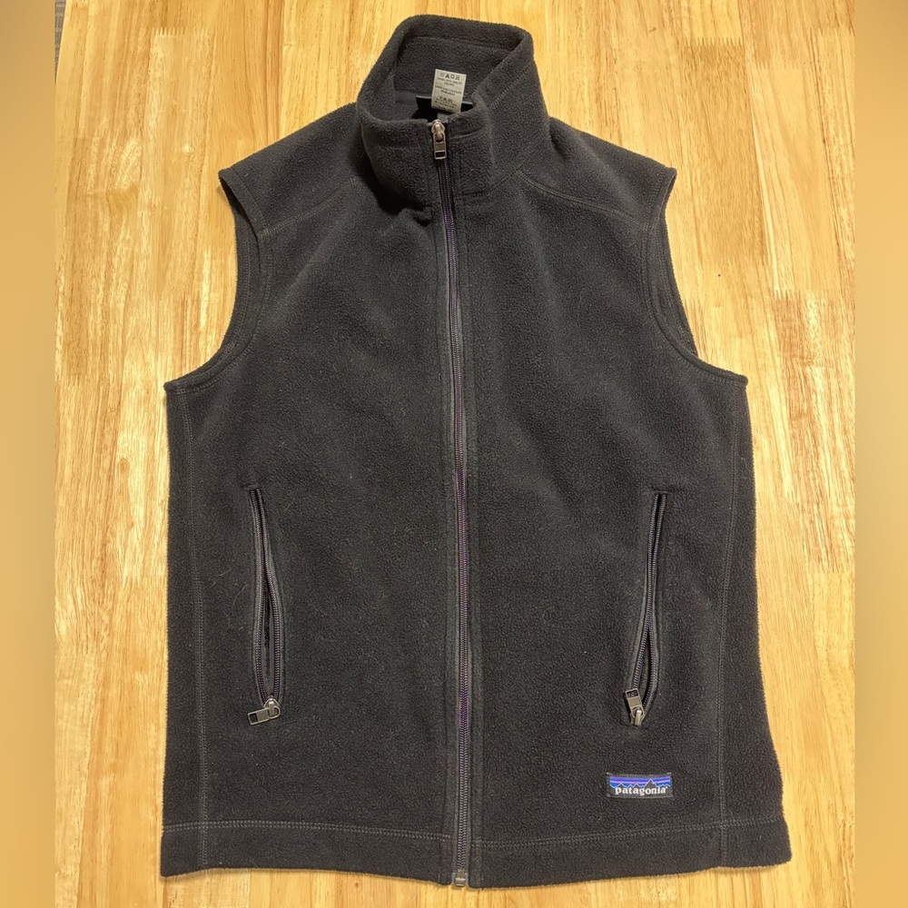 Men’s black Patagonia synchilla vest, small!
